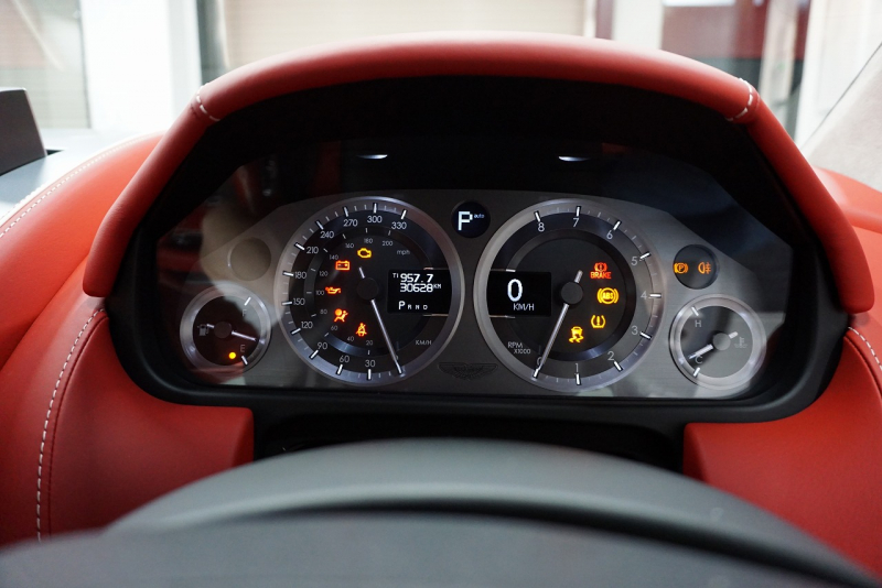 アストンマーティン ヴィラージュ Virage タッチトロニック2　正規ディーラー カーボンブレーキ OP20インチホイール 中古車 中古車