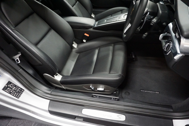 ポルシェ 911(Type991.2) 911(Type 991.2) Carrera S スポーツクロノパッケージ オールレザーインテリア GTシルバー  中古車