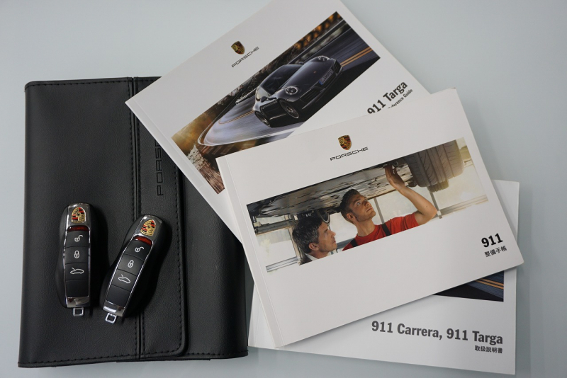 ポルシェ 911(Type991.2) 911(Type 991.2) Carrera S スポーツクロノパッケージ オールレザーインテリア GTシルバー  中古車