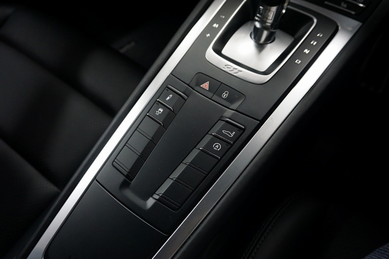 ポルシェ 911(Type991.2) 911(Type 991.2) Carrera S スポーツクロノパッケージ オールレザーインテリア GTシルバー  中古車