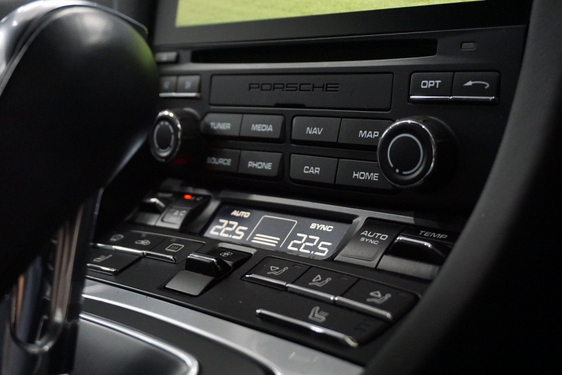 ポルシェ 911(Type991.2) 911(Type 991.2) Carrera S スポーツクロノパッケージ オールレザーインテリア GTシルバー  中古車