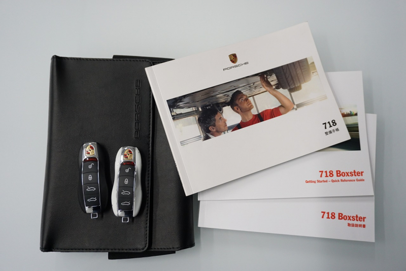 ポルシェ 718 ボクスター 718Boster PDK  スポーツクロノパッケージ ディーラー車検取得済・タイヤ新品交換済  中古車