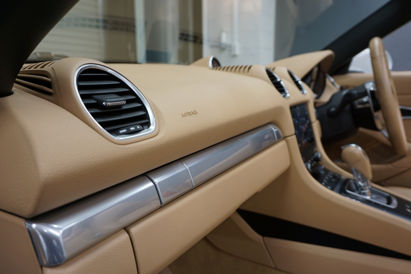 ポルシェ 718 ボクスター 718Boster PDK  スポーツクロノパッケージ ディーラー車検取得済・タイヤ新品交換済  中古車