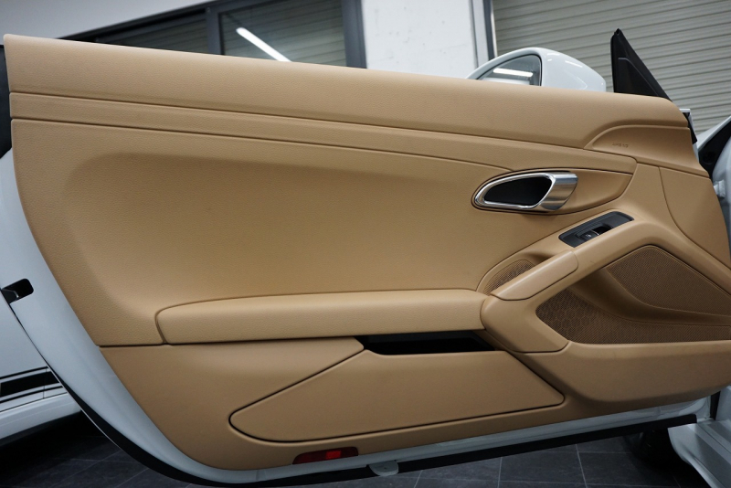 ポルシェ 718 ボクスター 718Boster PDK  スポーツクロノパッケージ ディーラー車検取得済・タイヤ新品交換済  中古車