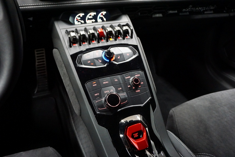 ランボルギーニ ウラカン Huracan 610-4 AVIO 正規ディーラー車 世界限定250台  中古車