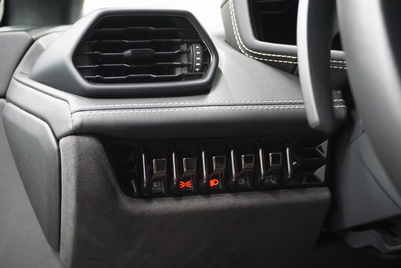 ランボルギーニ ウラカン Huracan 610-4 AVIO 正規ディーラー車 世界限定250台  中古車