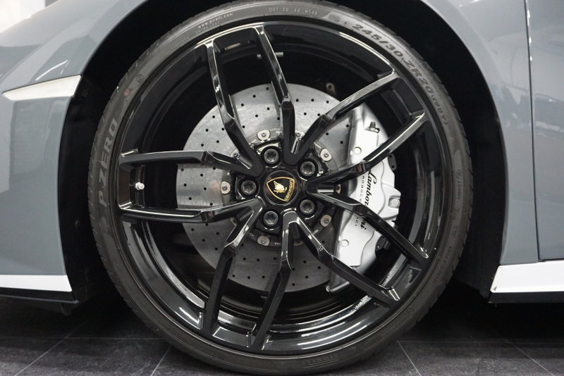 ランボルギーニ ウラカン Huracan 610-4 AVIO 正規ディーラー車 世界限定250台  中古車