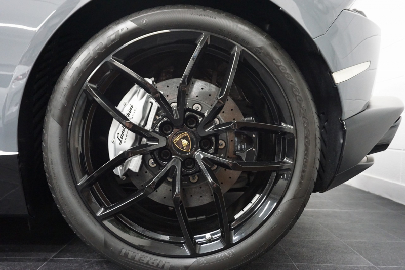 ランボルギーニ ウラカン Huracan 610-4 AVIO 正規ディーラー車 世界限定250台  中古車