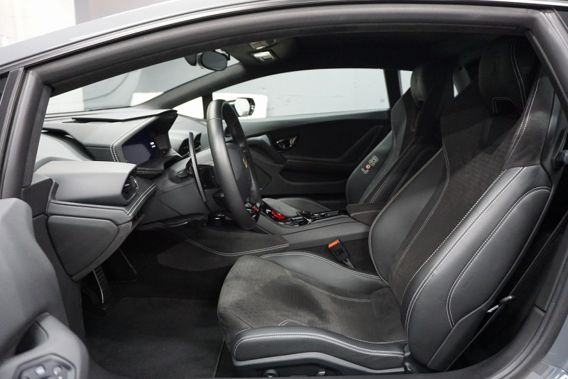 ランボルギーニ ウラカン Huracan 610-4 AVIO 正規ディーラー車 世界限定250台  中古車