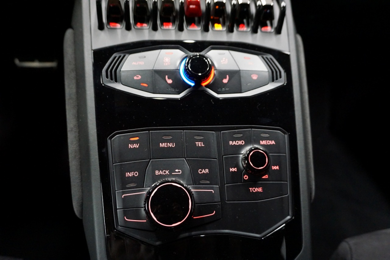 ランボルギーニ ウラカン Huracan 610-4 AVIO 正規ディーラー車 世界限定250台  中古車