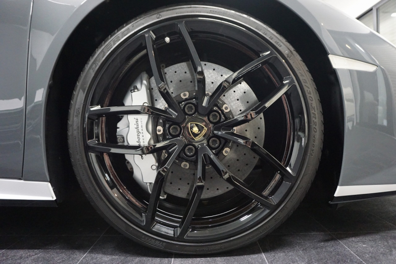 ランボルギーニ ウラカン Huracan 610-4 AVIO 正規ディーラー車 世界限定250台  中古車