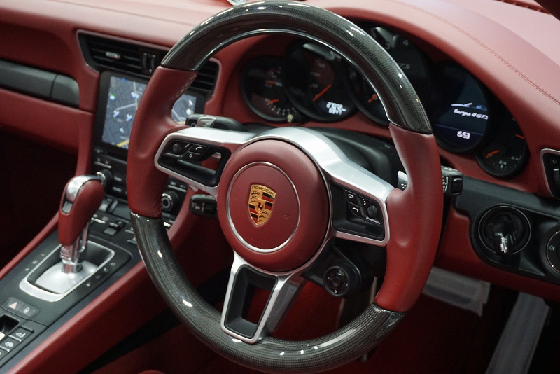 ポルシェ 911(Type991.2) 911(991.2)Targa4 GTS カーボンステアリング ボルドーレッドオールレザーインテリア 中古車 中古車