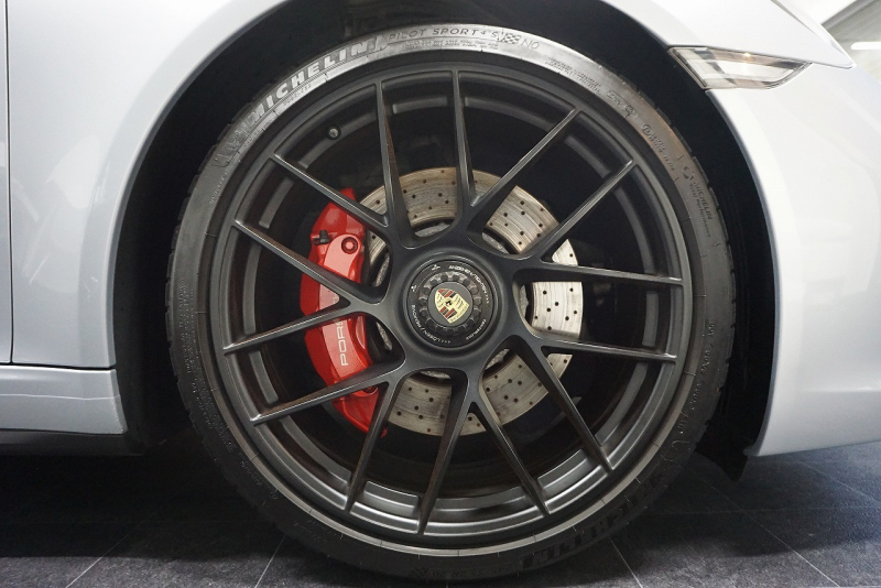 ポルシェ 911(Type991.2) 911(991.2)Targa4 GTS カーボンステアリング ボルドーレッドオールレザーインテリア 中古車 中古車