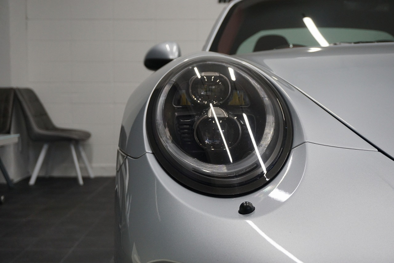 ポルシェ 911(Type991.2) 911(991.2)Targa4 GTS カーボンステアリング ボルドーレッドオールレザーインテリア 中古車 中古車