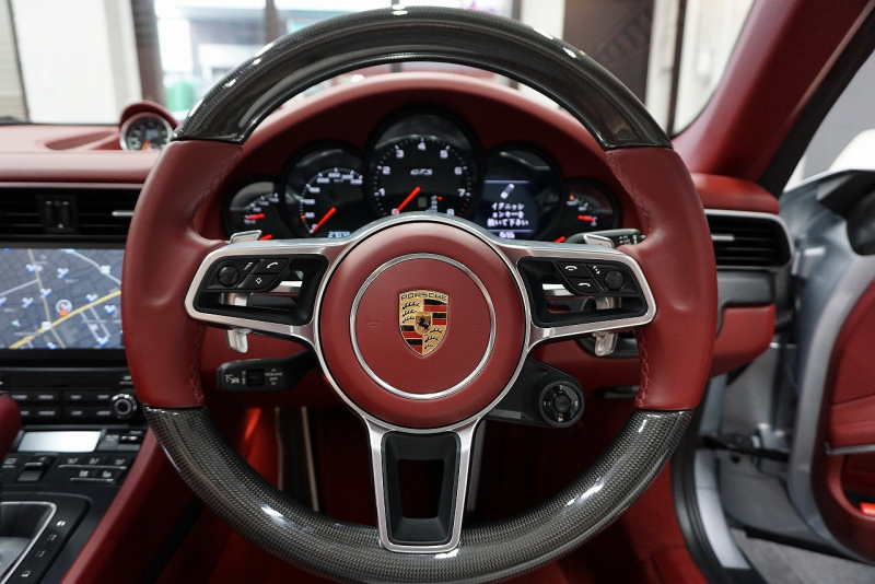 ポルシェ 911(Type991.2) 911(991.2)Targa4 GTS カーボンステアリング ボルドーレッドオールレザーインテリア 中古車 中古車