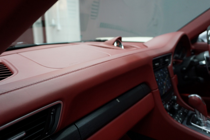 ポルシェ 911(Type991.2) 911(991.2)Targa4 GTS カーボンステアリング ボルドーレッドオールレザーインテリア 中古車 中古車