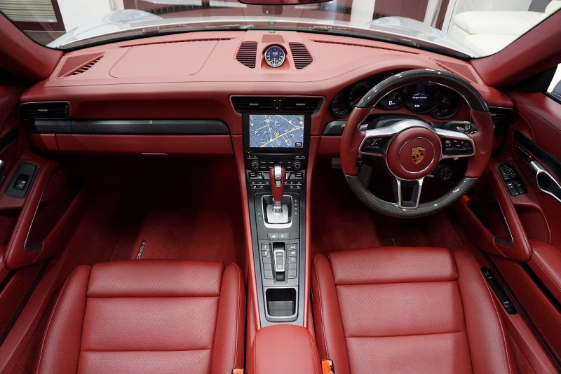 ポルシェ 911(Type991.2) 911(991.2)Targa4 GTS カーボンステアリング ボルドーレッドオールレザーインテリア 中古車 中古車