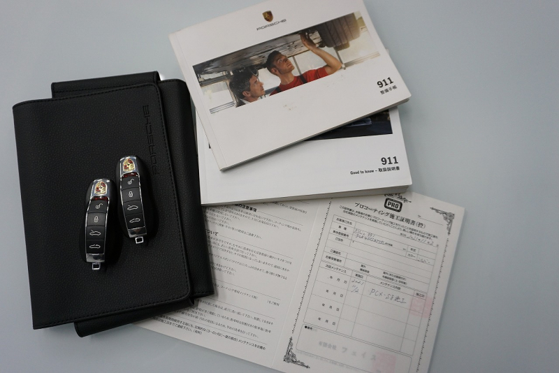 ポルシェ 911(Type991.2) 911(991.2)Targa4 GTS カーボンステアリング ボルドーレッドオールレザーインテリア 中古車 中古車