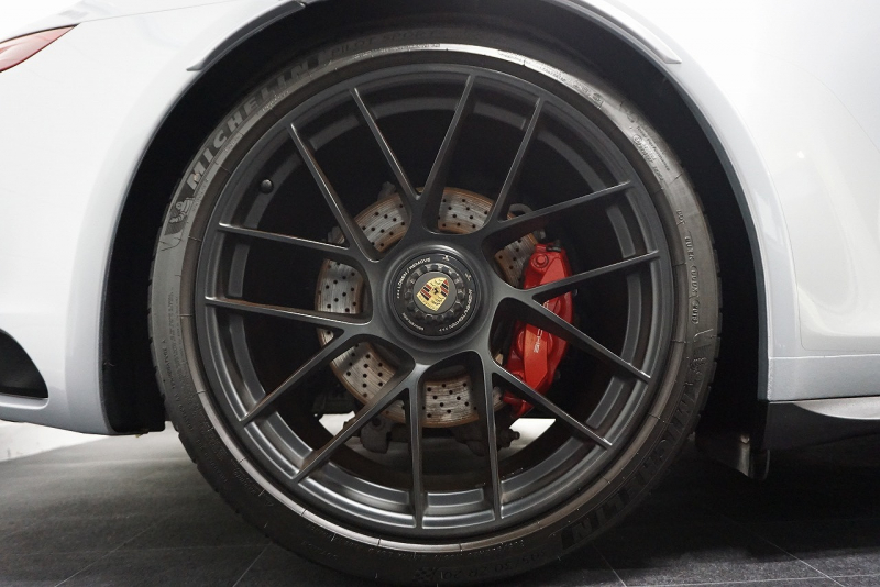 ポルシェ 911(Type991.2) 911(991.2)Targa4 GTS カーボンステアリング ボルドーレッドオールレザーインテリア 中古車 中古車