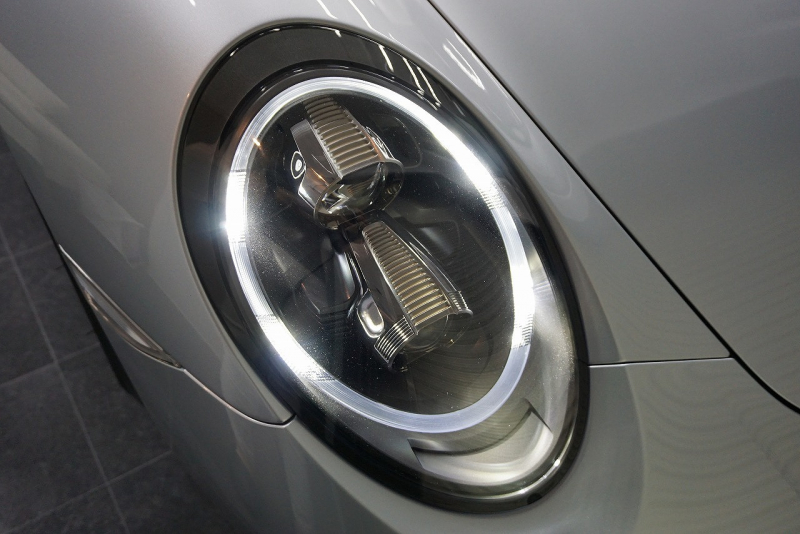 ポルシェ 911(Type991.2) 911(991.2)Targa4 GTS カーボンステアリング ボルドーレッドオールレザーインテリア 中古車 中古車