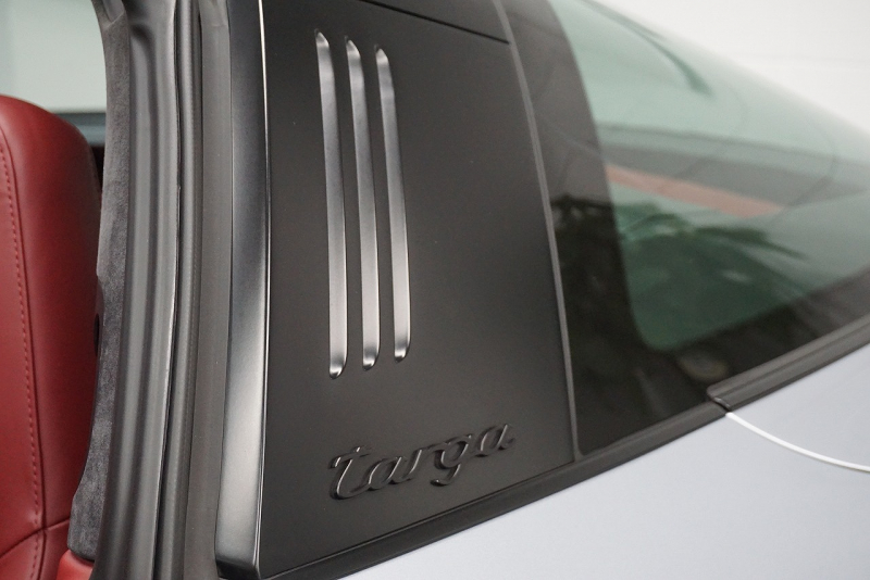 ポルシェ 911(Type991.2) 911(991.2)Targa4 GTS カーボンステアリング ボルドーレッドオールレザーインテリア 中古車 中古車