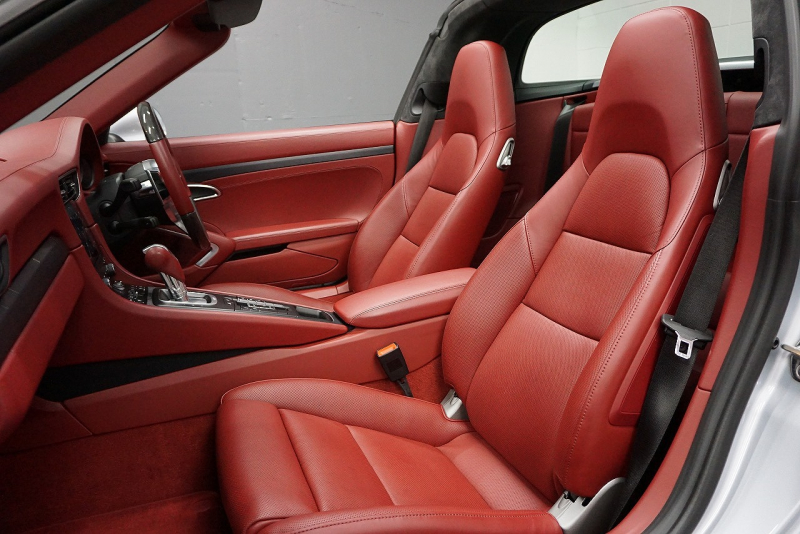 ポルシェ 911(Type991.2) 911(991.2)Targa4 GTS カーボンステアリング ボルドーレッドオールレザーインテリア 中古車 中古車