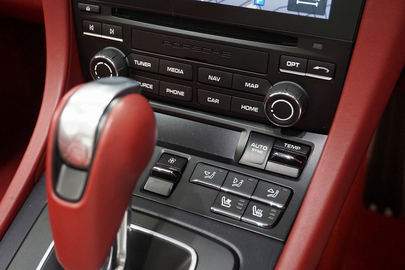 ポルシェ 911(Type991.2) 911(991.2)Targa4 GTS カーボンステアリング ボルドーレッドオールレザーインテリア 中古車 中古車