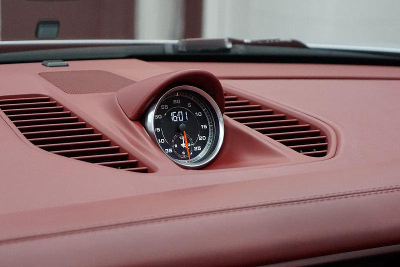 ポルシェ 911(Type991.2) 911(991.2)Targa4 GTS カーボンステアリング ボルドーレッドオールレザーインテリア 中古車 中古車