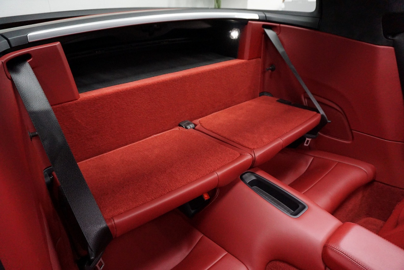 ポルシェ 911(Type991.2) 911(991.2)Targa4 GTS カーボンステアリング ボルドーレッドオールレザーインテリア 中古車 中古車