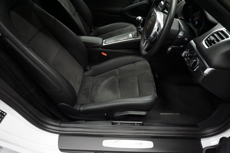 ポルシェ ケイマン Cayman（Type.981）2.7 6MT 2016yNA最終モデル スポーツクロノ スポーツエグゾースト スポーツステア PASM PDLS PTV 中古車 中古車