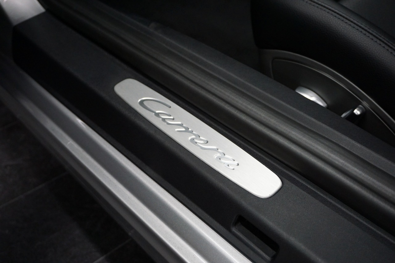 ポルシェ 911(Type991.2) 911Carrera 7MT スポーツクロノパッケージ RSスパイダー20ホイール  エントリー＆ドライブ GTシルバーメタリック 中古車 中古車