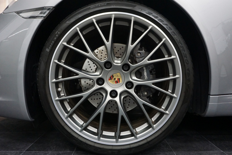 ポルシェ 911(Type991.2) 911Carrera 7MT スポーツクロノパッケージ RSスパイダー20ホイール  エントリー＆ドライブ GTシルバーメタリック 中古車 中古車