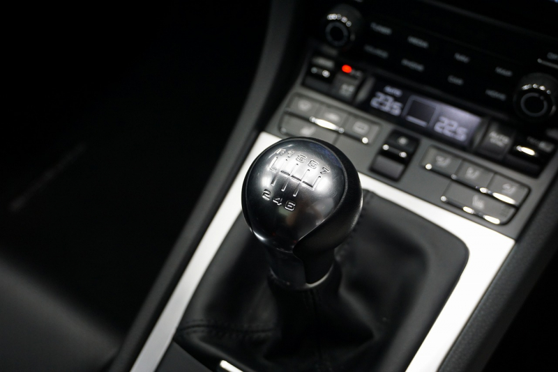 ポルシェ 911(Type991.2) 911Carrera 7MT スポーツクロノパッケージ RSスパイダー20ホイール  エントリー＆ドライブ GTシルバーメタリック 中古車 中古車