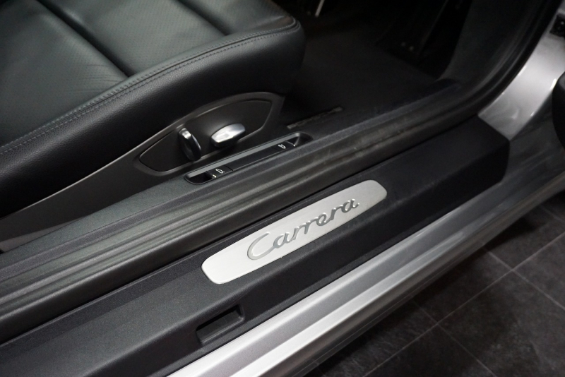 ポルシェ 911(Type991.2) 911Carrera 7MT スポーツクロノパッケージ RSスパイダー20ホイール  エントリー＆ドライブ GTシルバーメタリック 中古車 中古車