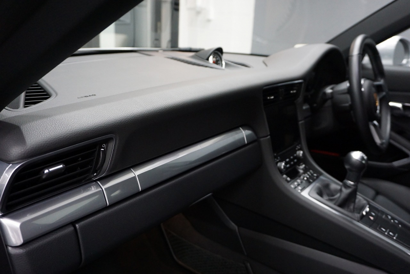 ポルシェ 911(Type991.2) 911Carrera 7MT スポーツクロノパッケージ RSスパイダー20ホイール  エントリー＆ドライブ GTシルバーメタリック 中古車 中古車