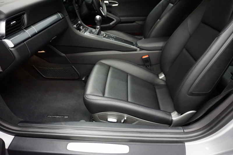 ポルシェ 911(Type991.2) 911Carrera 7MT スポーツクロノパッケージ RSスパイダー20ホイール  エントリー＆ドライブ GTシルバーメタリック 中古車 中古車