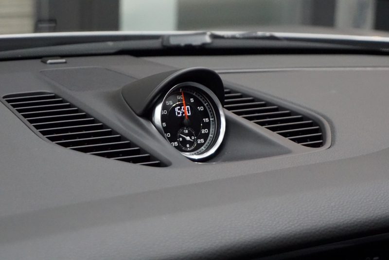 ポルシェ 911(Type991.2) 911Carrera 7MT スポーツクロノパッケージ RSスパイダー20ホイール  エントリー＆ドライブ GTシルバーメタリック 中古車 中古車