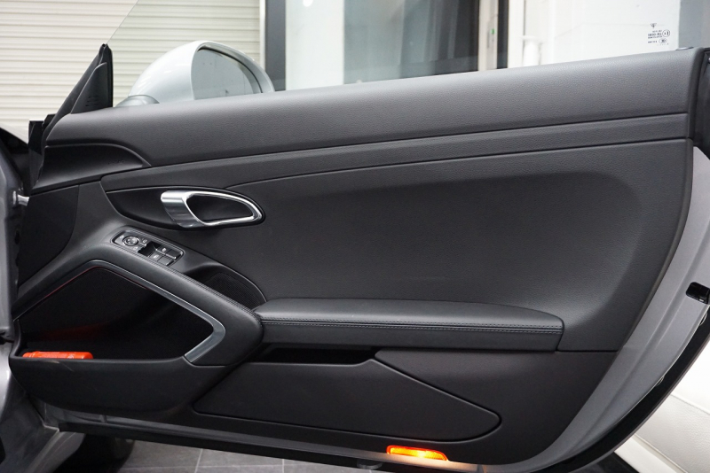 ポルシェ 911(Type991.2) 911Carrera 7MT スポーツクロノパッケージ RSスパイダー20ホイール  エントリー＆ドライブ GTシルバーメタリック 中古車 中古車