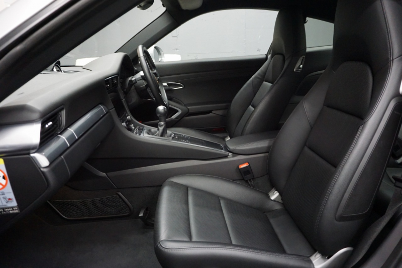 ポルシェ 911(Type991.2) 911Carrera 7MT スポーツクロノパッケージ RSスパイダー20ホイール  エントリー＆ドライブ GTシルバーメタリック 中古車 中古車