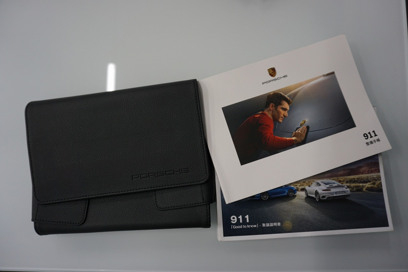 ポルシェ 911(Type991.2) 911Carrera 7MT スポーツクロノパッケージ RSスパイダー20ホイール  エントリー＆ドライブ GTシルバーメタリック 中古車 中古車