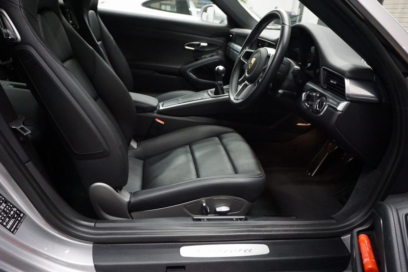 ポルシェ 911(Type991.2) 911Carrera 7MT スポーツクロノパッケージ RSスパイダー20ホイール  エントリー＆ドライブ GTシルバーメタリック 中古車 中古車