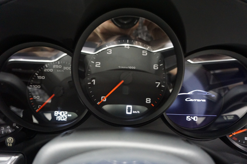 ポルシェ 911(Type991.2) 911Carrera 7MT スポーツクロノパッケージ RSスパイダー20ホイール  エントリー＆ドライブ GTシルバーメタリック 中古車 中古車