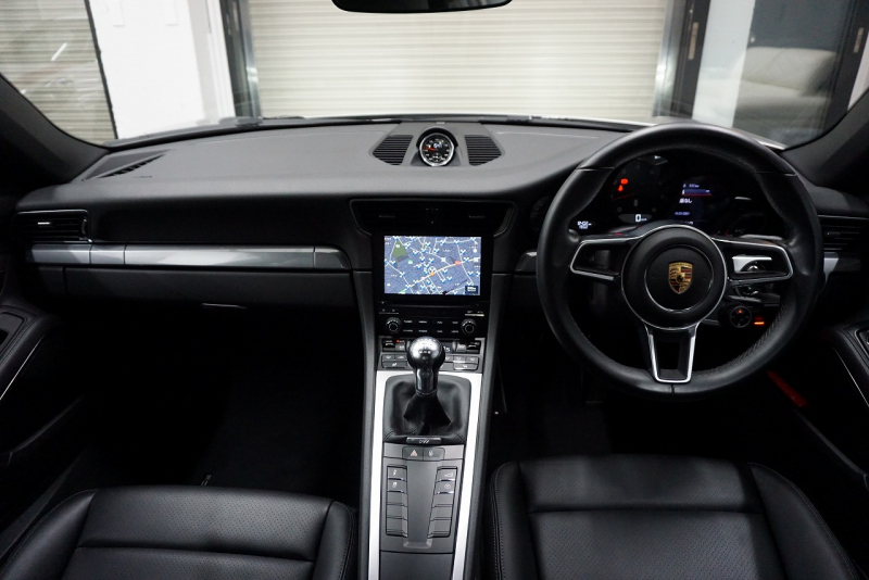 ポルシェ 911(Type991.2) 911Carrera 7MT スポーツクロノパッケージ RSスパイダー20ホイール  エントリー＆ドライブ GTシルバーメタリック 中古車 中古車