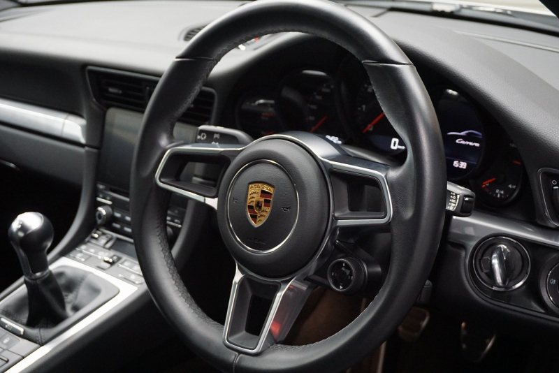 ポルシェ 911(Type991.2) 911Carrera 7MT スポーツクロノパッケージ RSスパイダー20ホイール  エントリー＆ドライブ GTシルバーメタリック 中古車 中古車