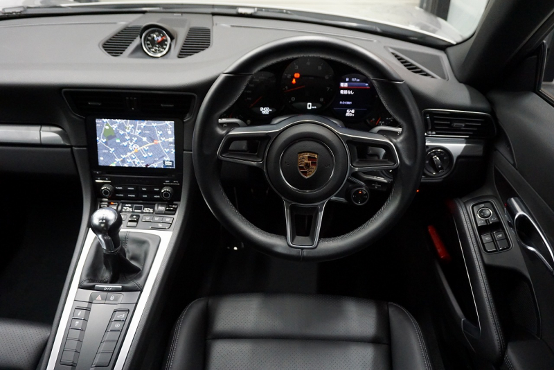 ポルシェ 911(Type991.2) 911Carrera 7MT スポーツクロノパッケージ RSスパイダー20ホイール  エントリー＆ドライブ GTシルバーメタリック 中古車 中古車