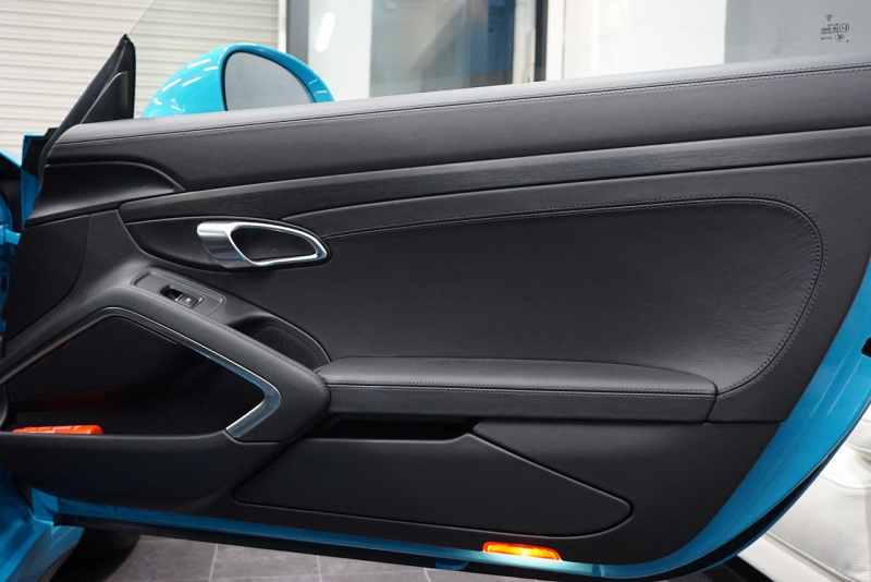 ポルシェ 911(Type991.2) 911GT3 （991.2）Touring Package スポーツクロノ Fリフト  オールレザーINT マイアミブルー OP3,666,000 中古車 中古車