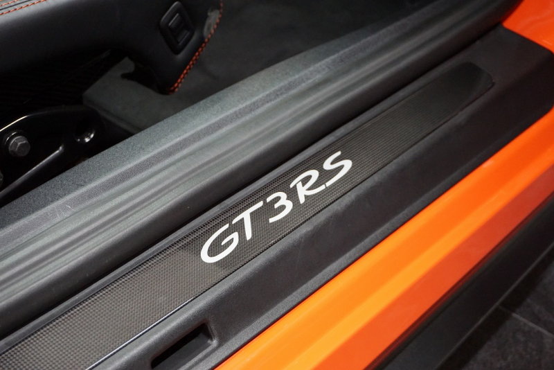 ポルシェ 911(Type991.1) GT3RS LEDヘッドライト PCCB フロントリフト スポーツクロノ ラバオレンジ OP416.6  中古車