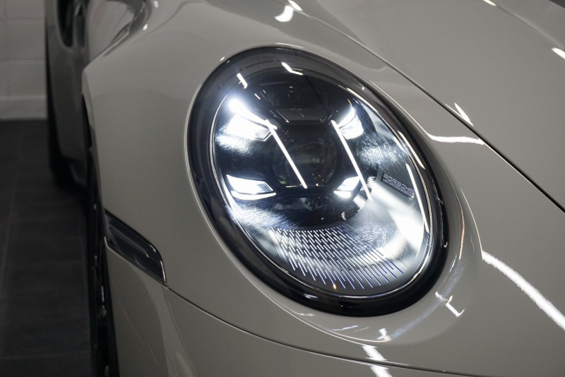 ポルシェ 911(Type992) 911（Type992）Turbo S Cabriolet　 PCCB TurboS Exclusiveホイール Fリフト クレヨン  OP3,383,900  中古車