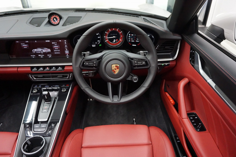 ポルシェ 911(Type992) 911（Type992）Turbo S Cabriolet　 PCCB TurboS Exclusiveホイール Fリフト クレヨン  OP3,383,900  中古車