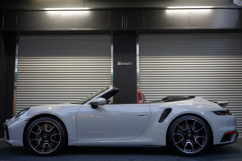 ポルシェ 911(Type992) 911（Type992）Turbo S Cabriolet　 PCCB TurboS Exclusiveホイール Fリフト クレヨン  OP3,383,900  中古車